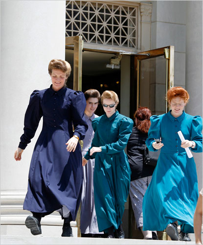 Polygamous moms leave courthouse